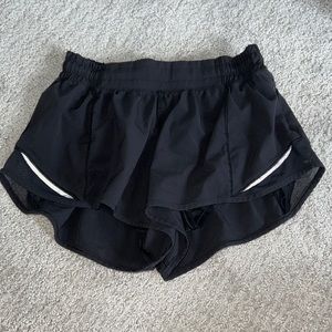 Lulu lemon hotty hot 2.5 inseem shorts